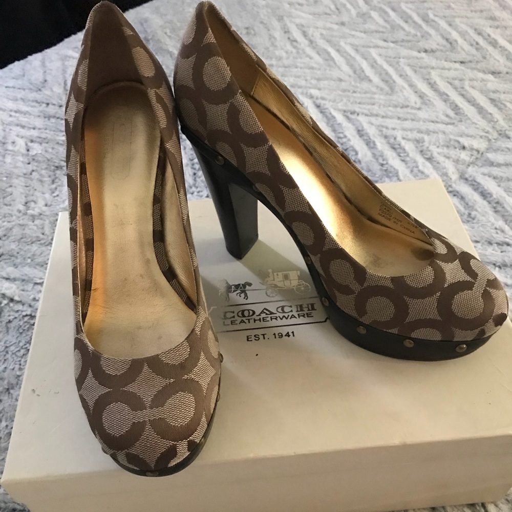 Coach bash and brown pumps with wooden platform